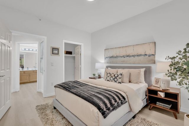 320 320 Caldecott 116, Oakland, CA 94618