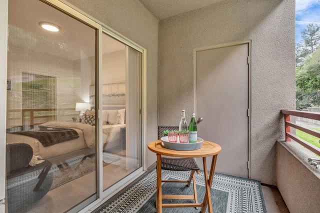 320 320 Caldecott 116, Oakland, CA 94618