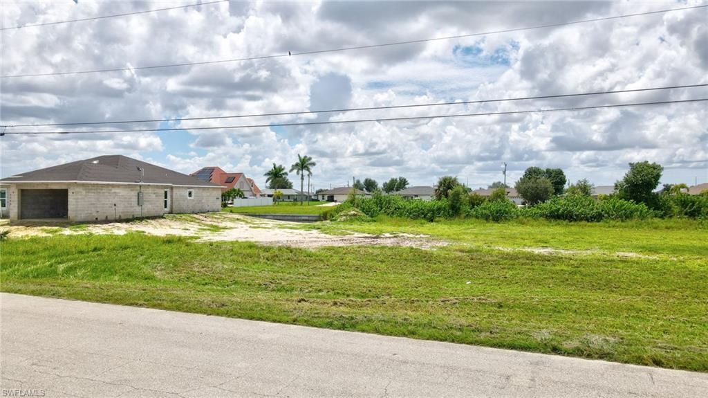 Image 10 of property listing at 1406 NW 11th TER, Cape Coral, FL 33993