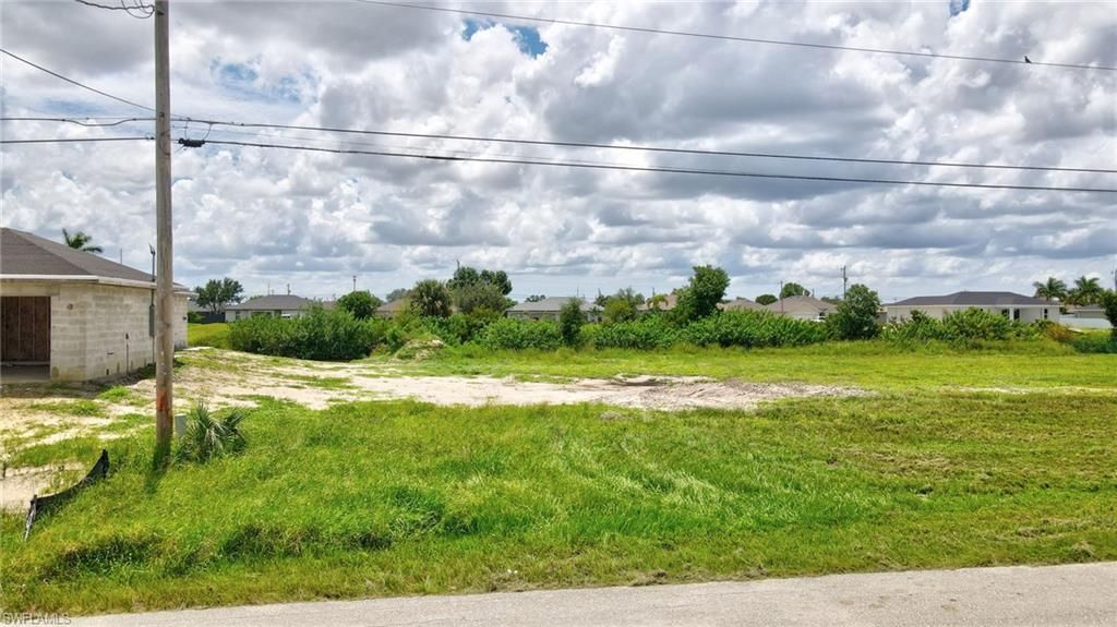Image 12 of property listing at 1406 NW 11th TER, Cape Coral, FL 33993
