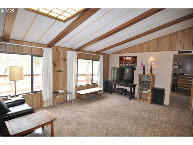 18385 S SPRINGWATER Rd, Estacada, OR 97023