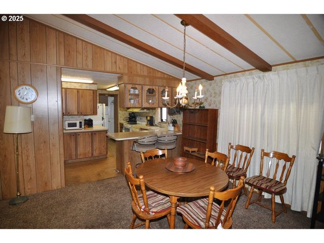 18385 S SPRINGWATER Rd, Estacada, OR 97023