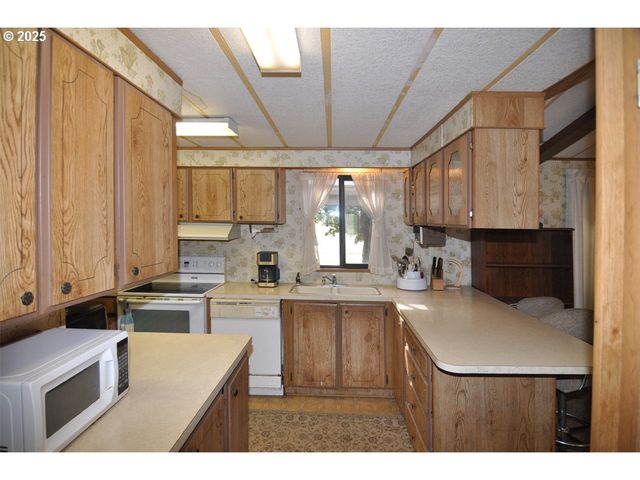 18385 S SPRINGWATER Rd, Estacada, OR 97023