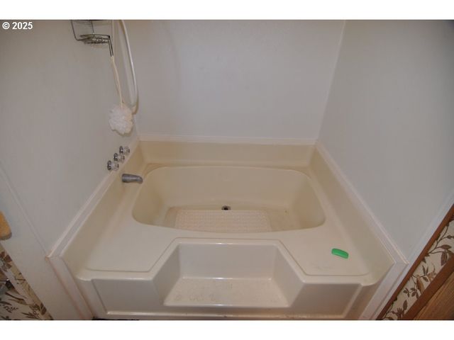 18385 S SPRINGWATER Rd, Estacada, OR 97023