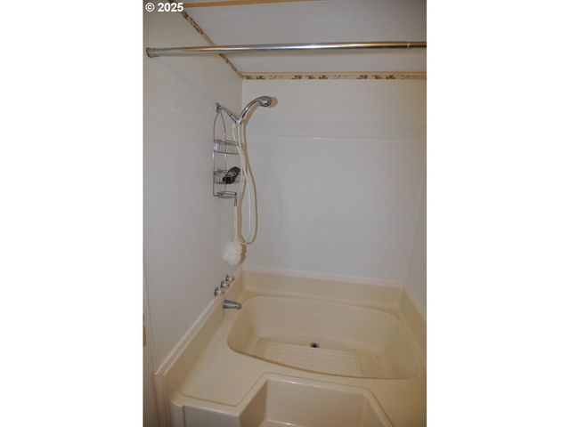 18385 S SPRINGWATER Rd, Estacada, OR 97023