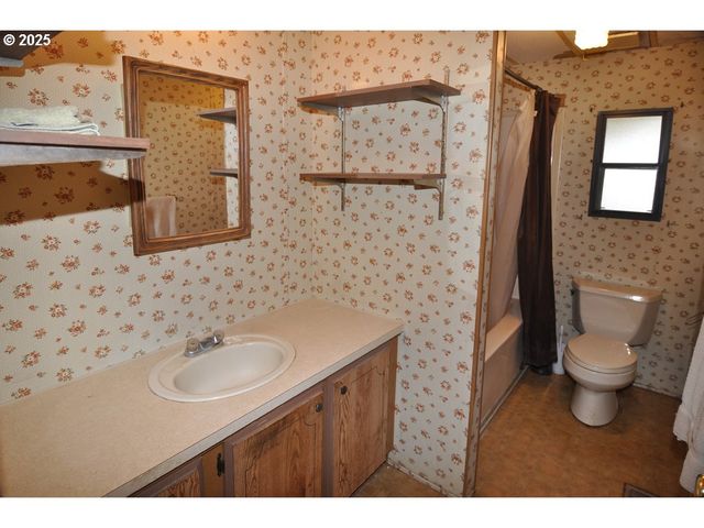 18385 S SPRINGWATER Rd, Estacada, OR 97023