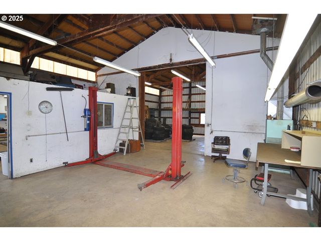 18385 S SPRINGWATER Rd, Estacada, OR 97023