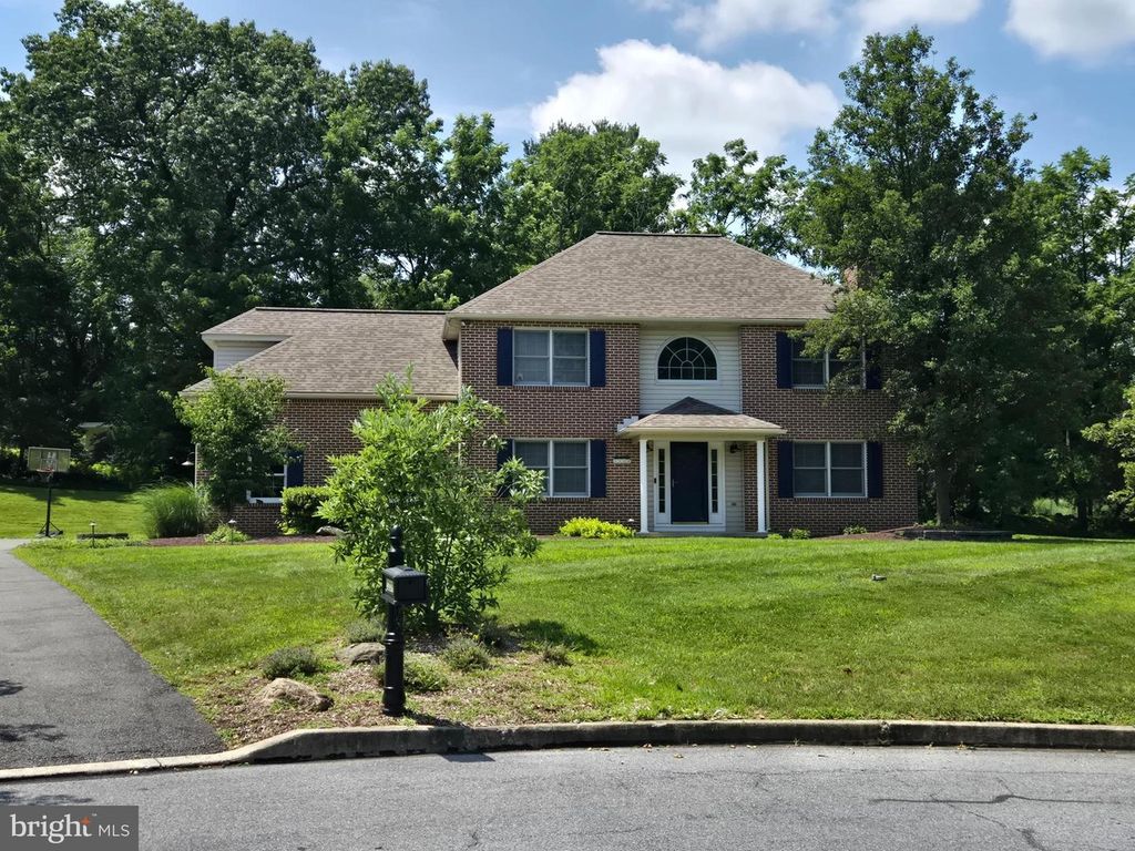 5209 HOMESTEAD CIR, Emmaus, PA 18049