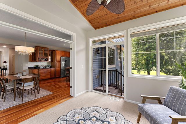 2454 Sandstone Place, Woodbury, MN 55129