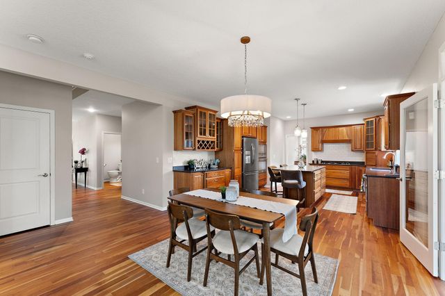 2454 Sandstone Place, Woodbury, MN 55129