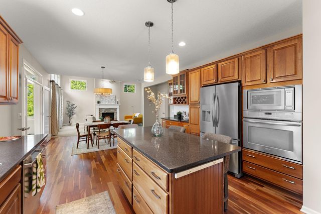 2454 Sandstone Place, Woodbury, MN 55129