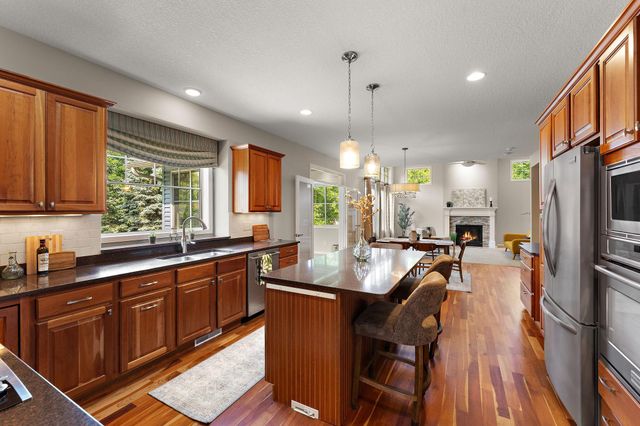 2454 Sandstone Place, Woodbury, MN 55129