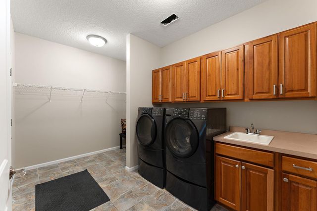 2454 Sandstone Place, Woodbury, MN 55129