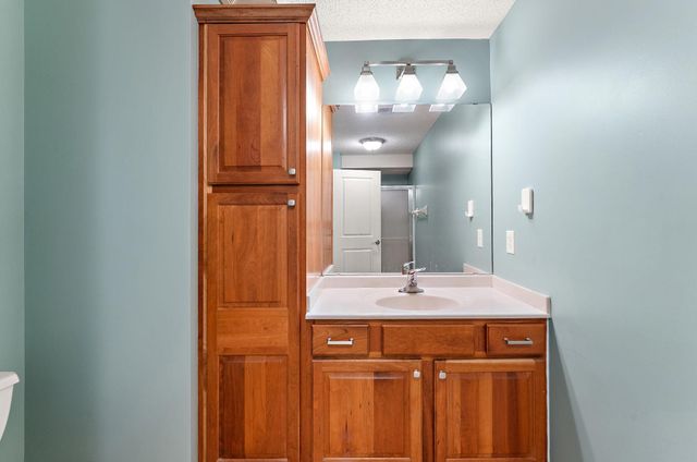 2454 Sandstone Place, Woodbury, MN 55129