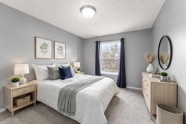 2454 Sandstone Place, Woodbury, MN 55129