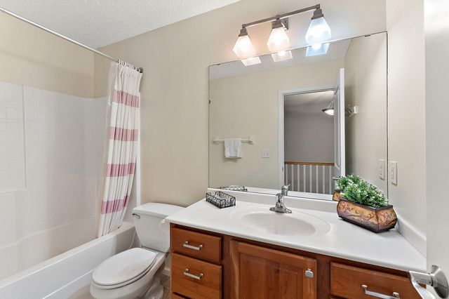 2454 Sandstone Place, Woodbury, MN 55129