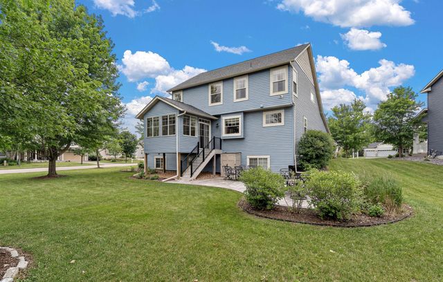 2454 Sandstone Place, Woodbury, MN 55129