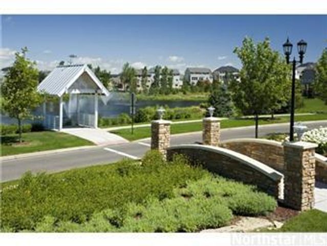 2454 Sandstone Place, Woodbury, MN 55129