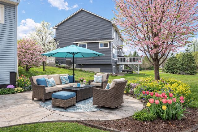 2454 Sandstone Place, Woodbury, MN 55129