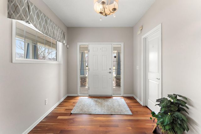 2454 Sandstone Place, Woodbury, MN 55129