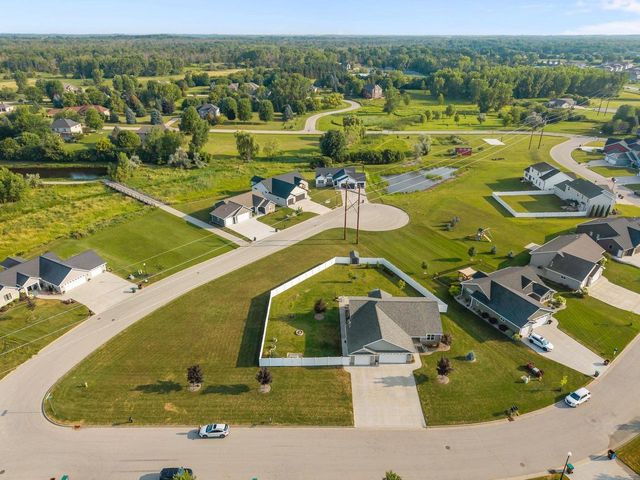 2818 W HIDDEN PINE DRIVE, Appleton, WI 54913