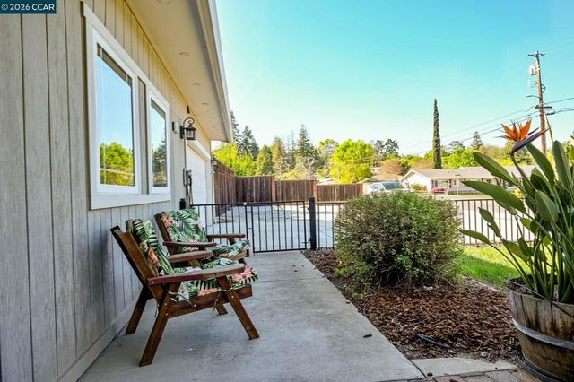 3782 Hitchcock Rd, Concord, CA 94518