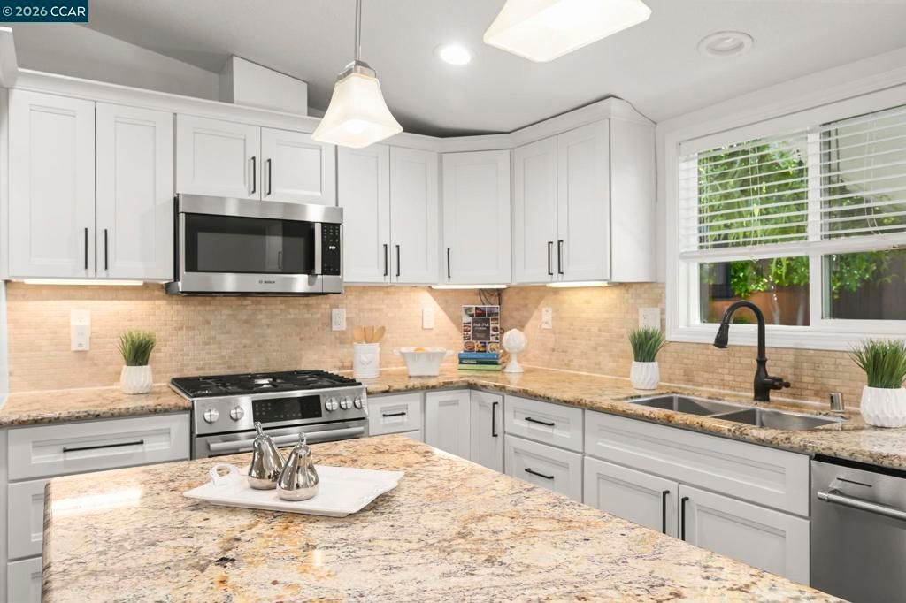 Image 10 of property listing at 3782 Hitchcock Rd, Concord, CA 94518