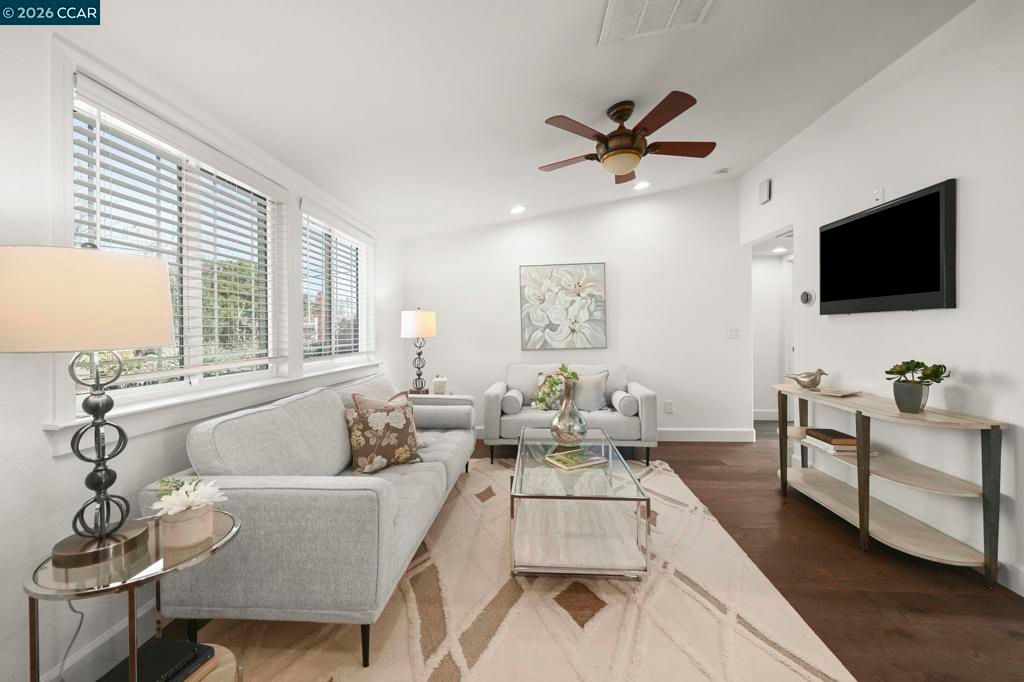 Image 7 of property listing at 3782 Hitchcock Rd, Concord, CA 94518