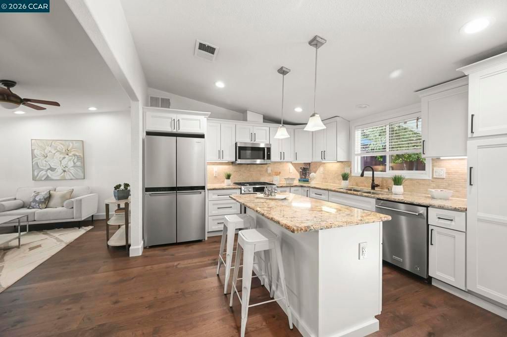 Image 9 of property listing at 3782 Hitchcock Rd, Concord, CA 94518