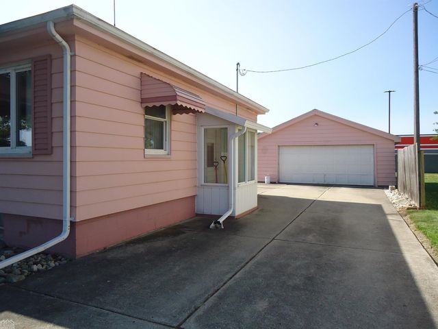 2075 S Plank Road, Marine City, MI 48039