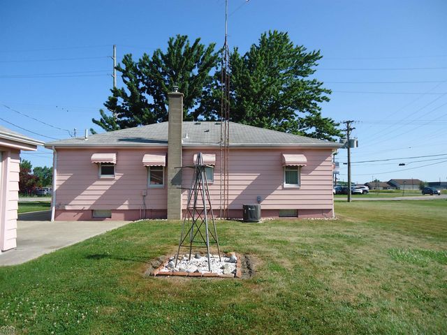 2075 S Plank Road, Marine City, MI 48039