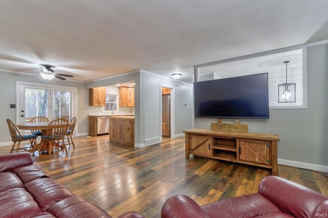 806 Treelane Drive, Newburgh, IN 47630