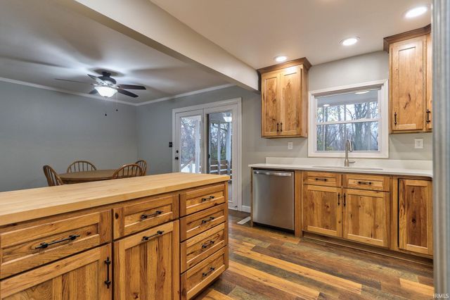 806 Treelane Drive, Newburgh, IN 47630