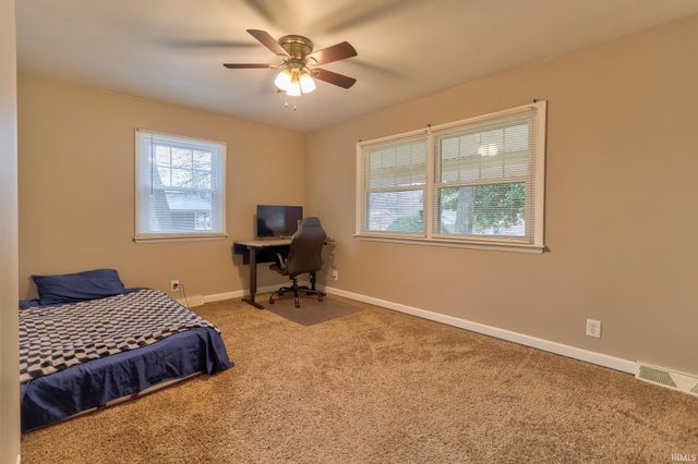 806 Treelane Drive, Newburgh, IN 47630