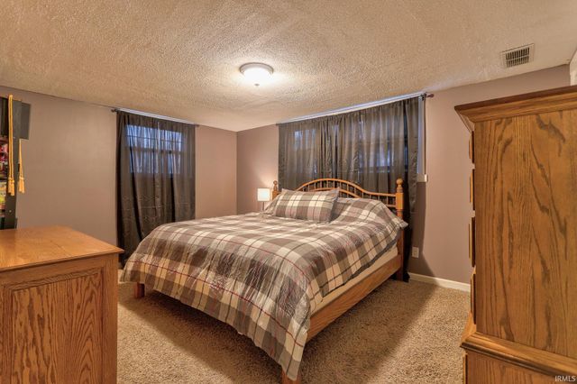 806 Treelane Drive, Newburgh, IN 47630