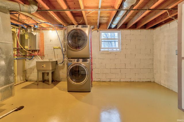 806 Treelane Drive, Newburgh, IN 47630