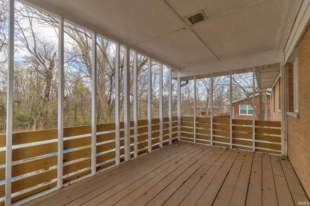 806 Treelane Drive, Newburgh, IN 47630