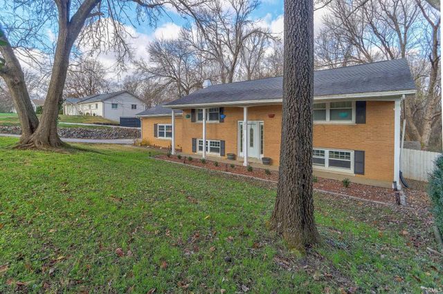 806 Treelane Drive, Newburgh, IN 47630