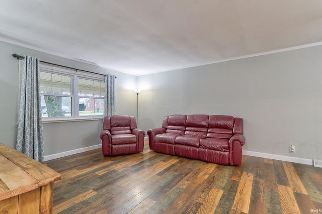 806 Treelane Drive, Newburgh, IN 47630