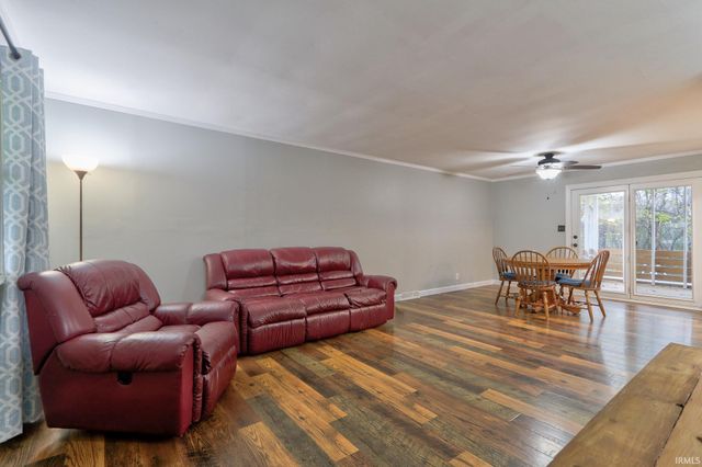 806 Treelane Drive, Newburgh, IN 47630