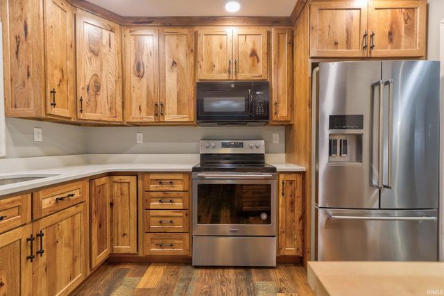 806 Treelane Drive, Newburgh, IN 47630