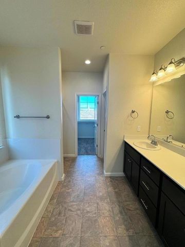 663 Pinelli Drive, Los Banos, CA 93635