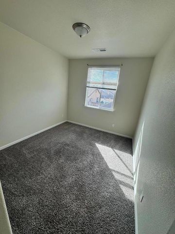 663 Pinelli Drive, Los Banos, CA 93635