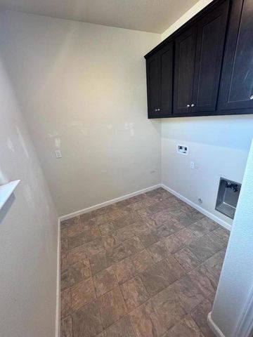 663 Pinelli Drive, Los Banos, CA 93635