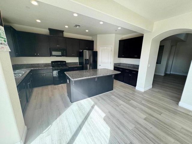 663 Pinelli Drive, Los Banos, CA 93635