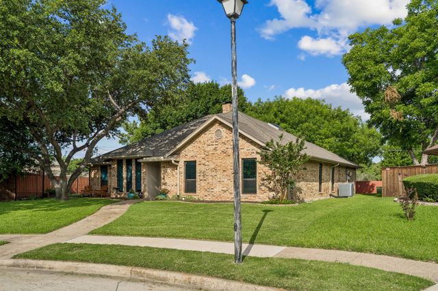 1907 Lansdown Court, Carrollton, TX 75010