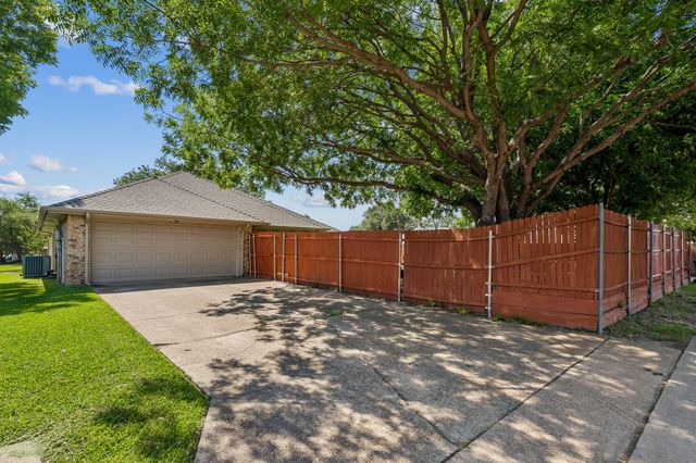 1907 Lansdown Court, Carrollton, TX 75010