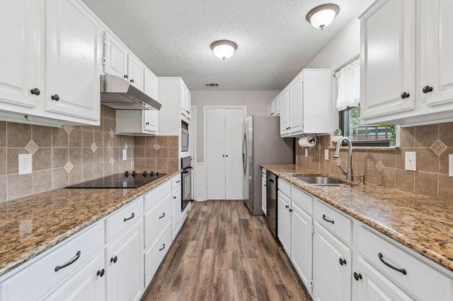 1907 Lansdown Court, Carrollton, TX 75010