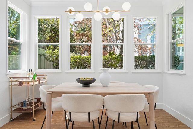 2291 Oaktree Drive 201, Mountain View, CA 94040