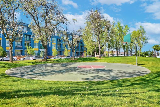 2291 Oaktree Drive 201, Mountain View, CA 94040